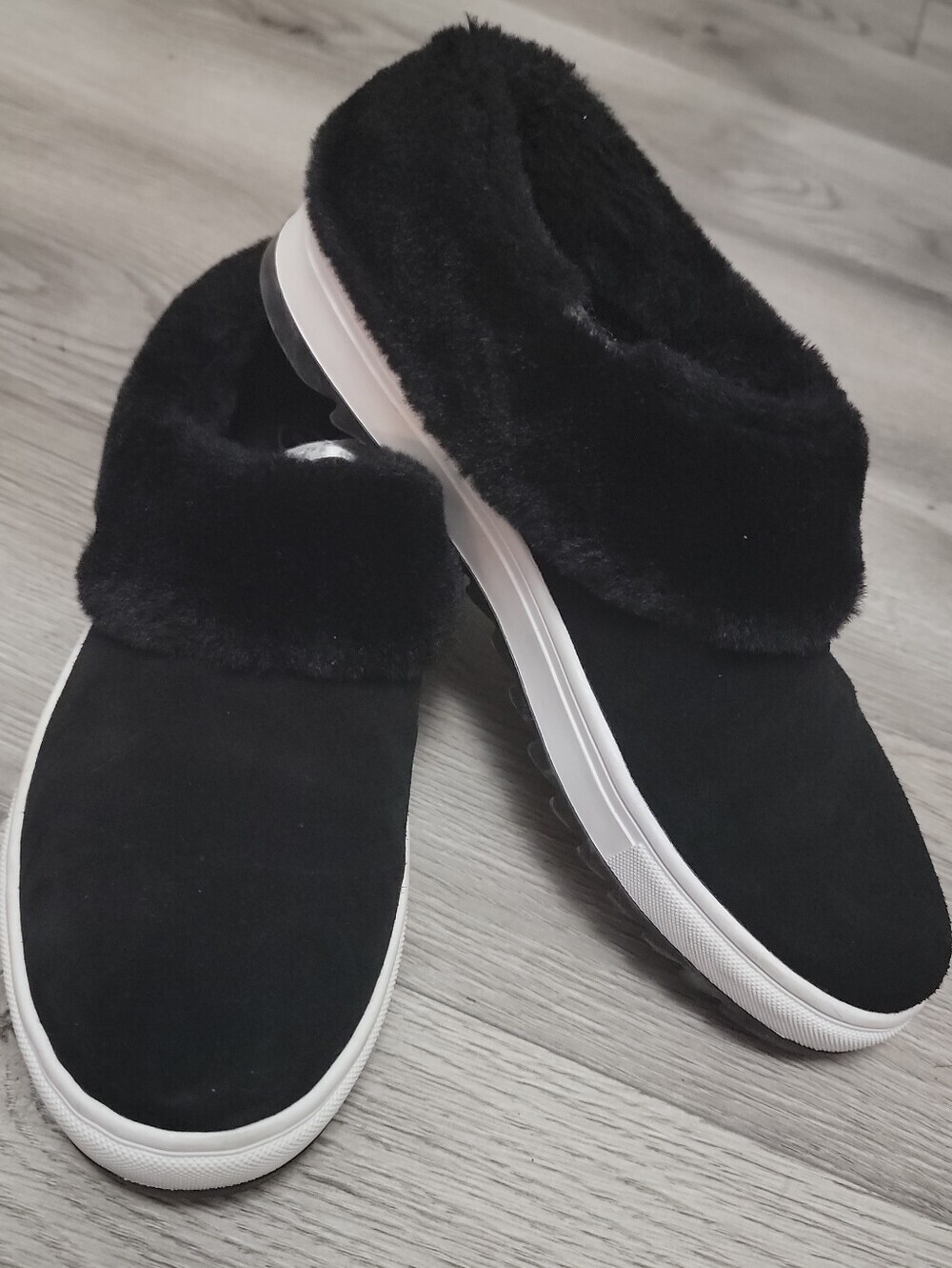 Blondo Suri Waterproof Suede Slip-On Sneaker Faux-Fur Lining Black Womens 8M EUC - Picture 4 of 9